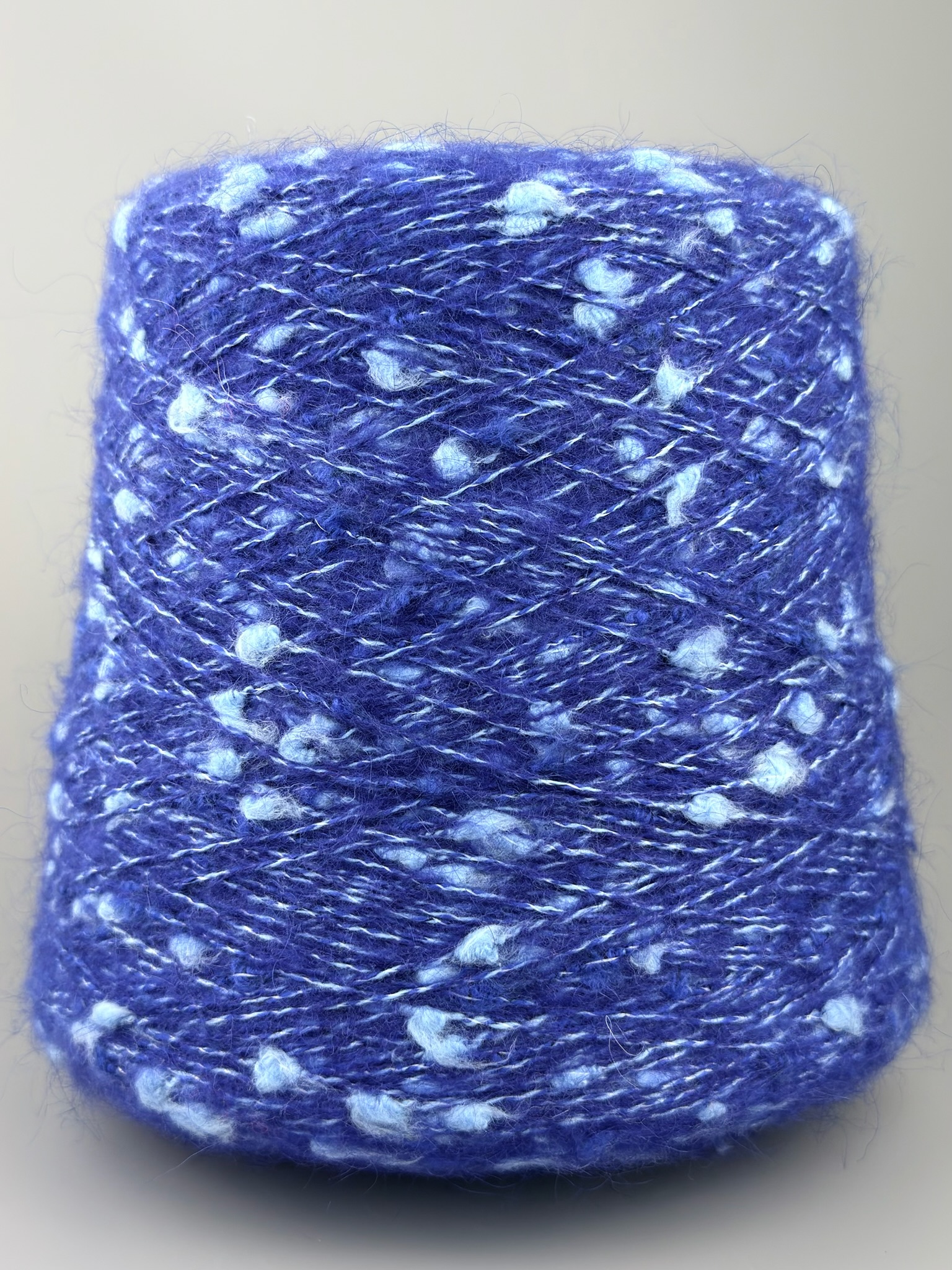 New Mill Fuego Nm 2500 – Fantasiegarn Bouclé mit Kaschmir, Wolle und Kid Mohair col. Leuchtendes Blau foto 2